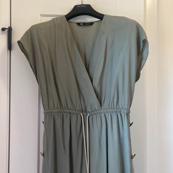 Zara Green Jumpsuit with Buttons - Picture 2 of 3